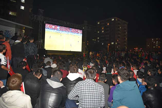 Trabzon'da Dev Ekranda Maç İzleme Noktaları Değişti
